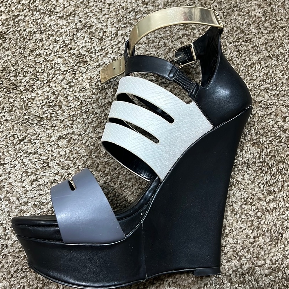 Paper Fox - Gaga size heels